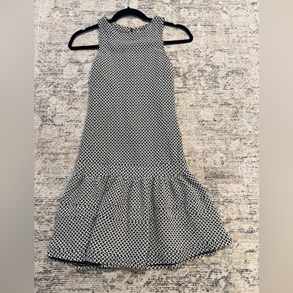 Zara black and white geometric pattern with a ruffled hem. Size S